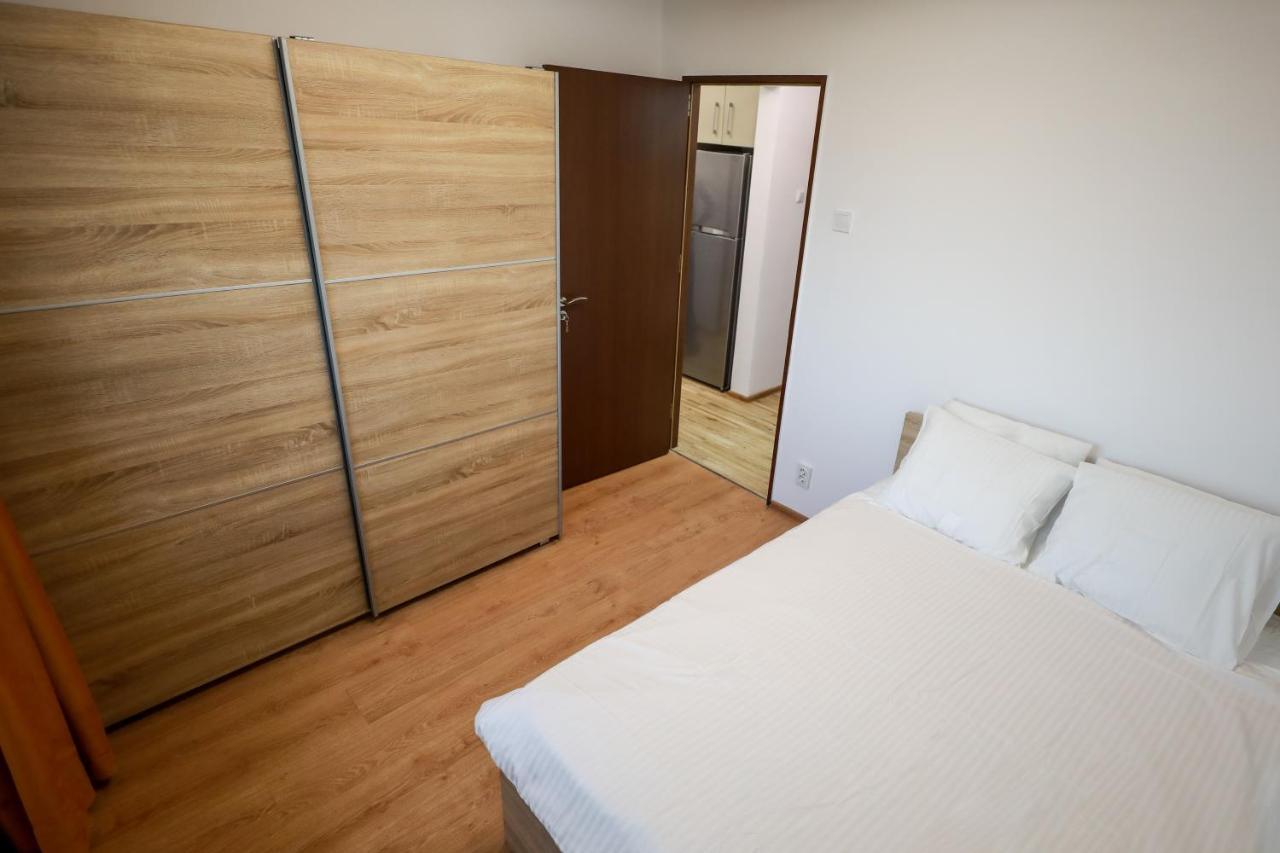 Quickspace Apartment Boekarest Buitenkant foto